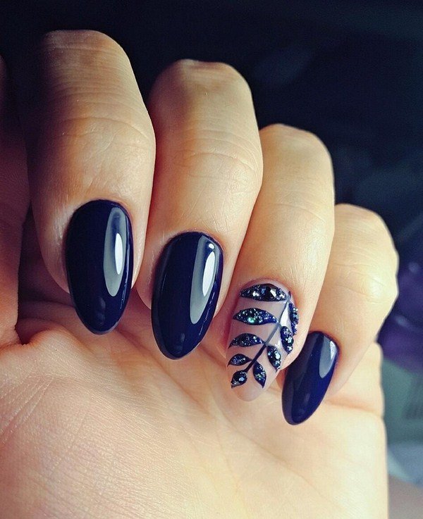 Модный маникюр с блестками 2026: трендовый дизайн на фото