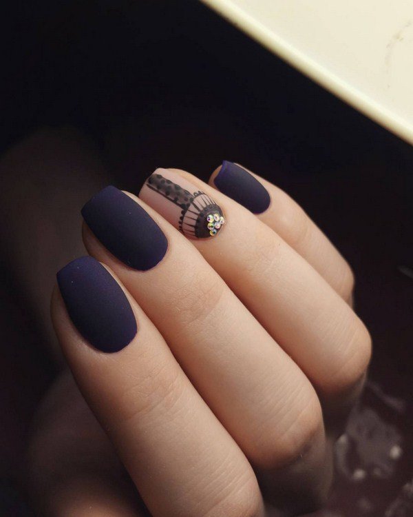 Модный маникюр с блестками 2026: трендовый дизайн на фото