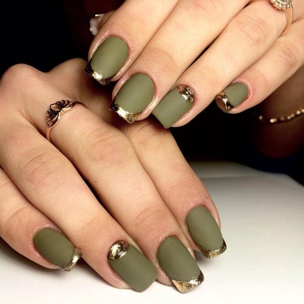 Модный маникюр с блестками 2026: трендовый дизайн на фото