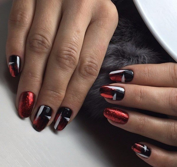 Модный маникюр с блестками 2026: трендовый дизайн на фото