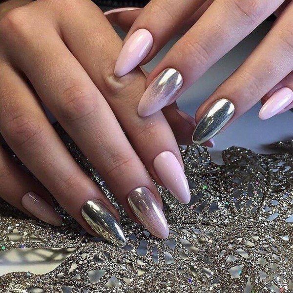 Модный маникюр с блестками 2026: трендовый дизайн на фото