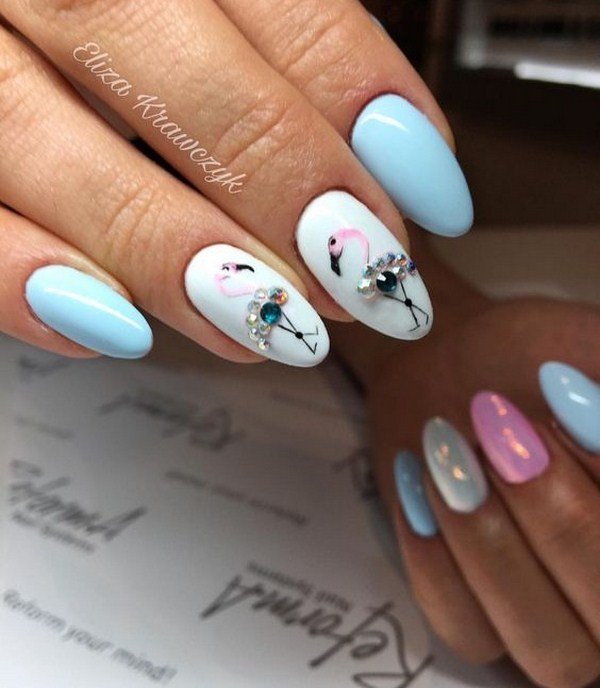 Самый модный маникюр со стразами 2026: фото