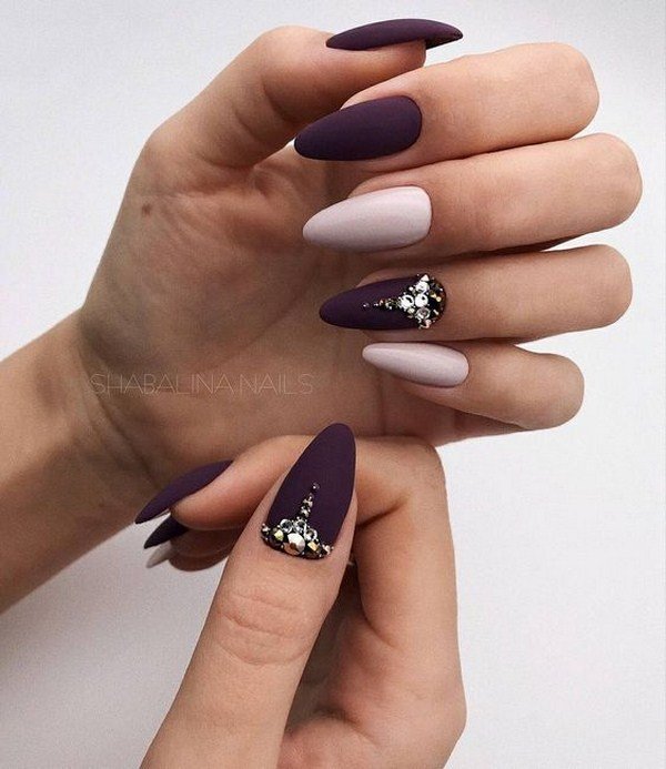 Самый модный маникюр со стразами 2026: фото