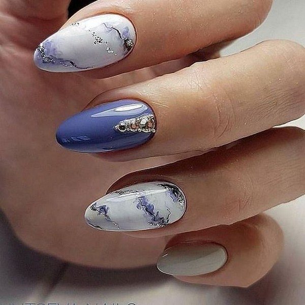 Самый модный маникюр со стразами 2026: фото