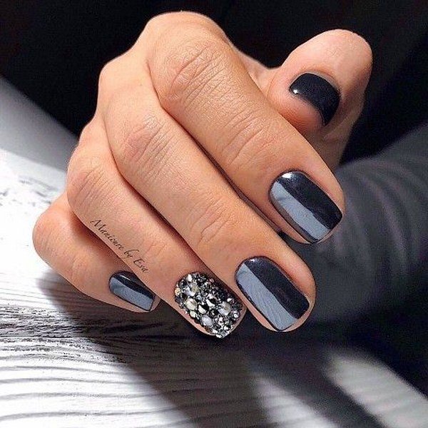 Самый модный маникюр со стразами 2026: фото