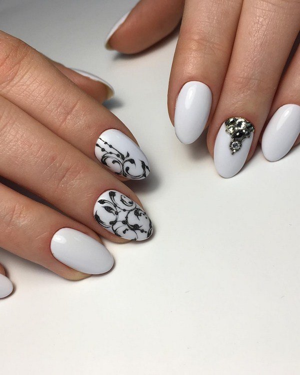 Самый модный маникюр со стразами 2026: фото