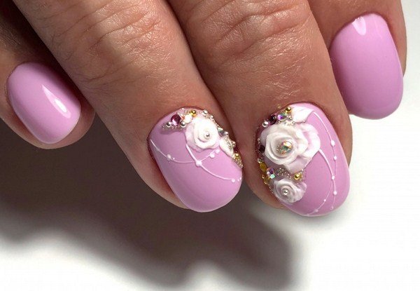 Самый модный маникюр со стразами 2026: фото