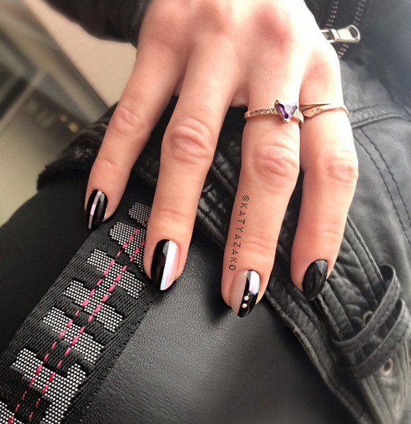 Самый модный маникюр со стразами 2026: фото