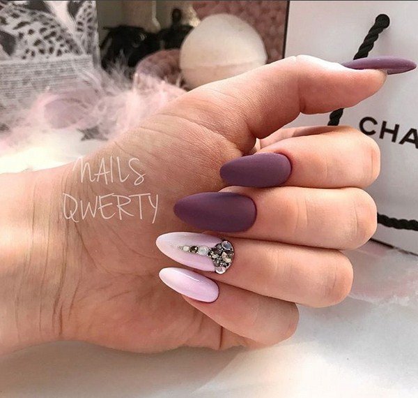 Самый модный маникюр со стразами 2026: фото