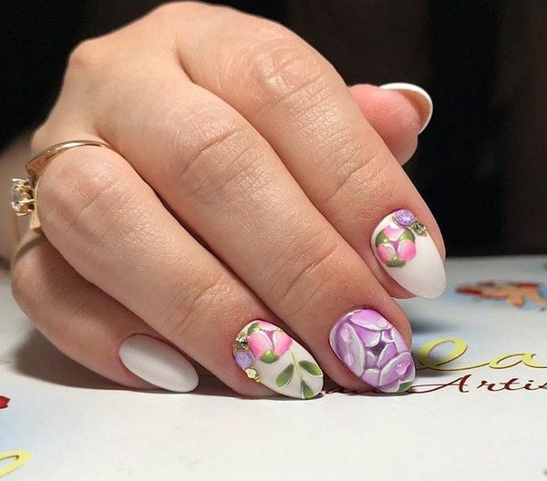 Самый модный маникюр со стразами 2026: фото