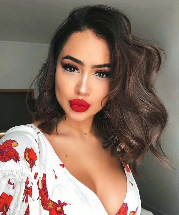 Модные стрижки на средние волосы 2026: фото, идеи