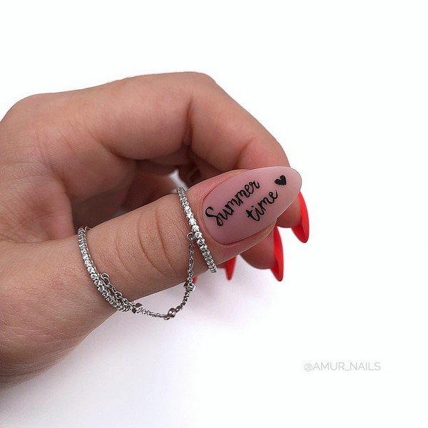 Модные ногти с надписями2026: топовые идеи