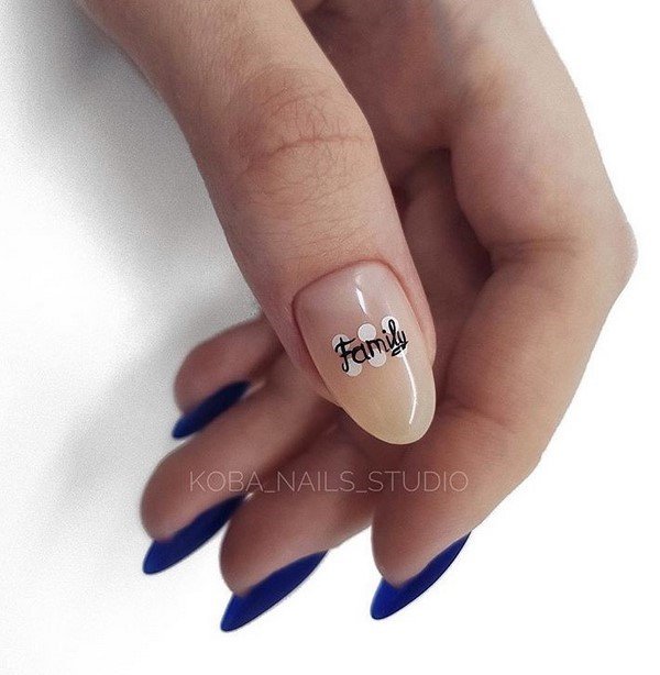 Модные ногти с надписями2026: топовые идеи