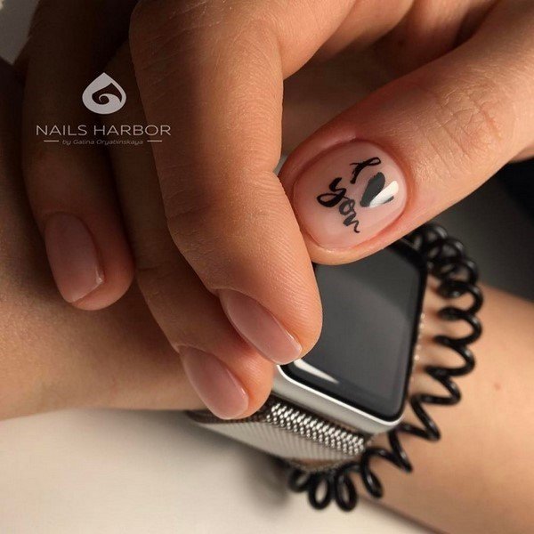 Модные ногти с надписями2026: топовые идеи