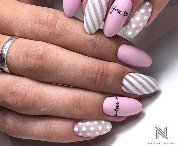 Модные ногти с надписями2026: топовые идеи