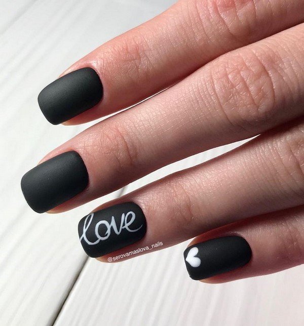 Модные ногти с надписями2026: топовые идеи