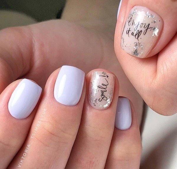 Модные ногти с надписями2026: топовые идеи