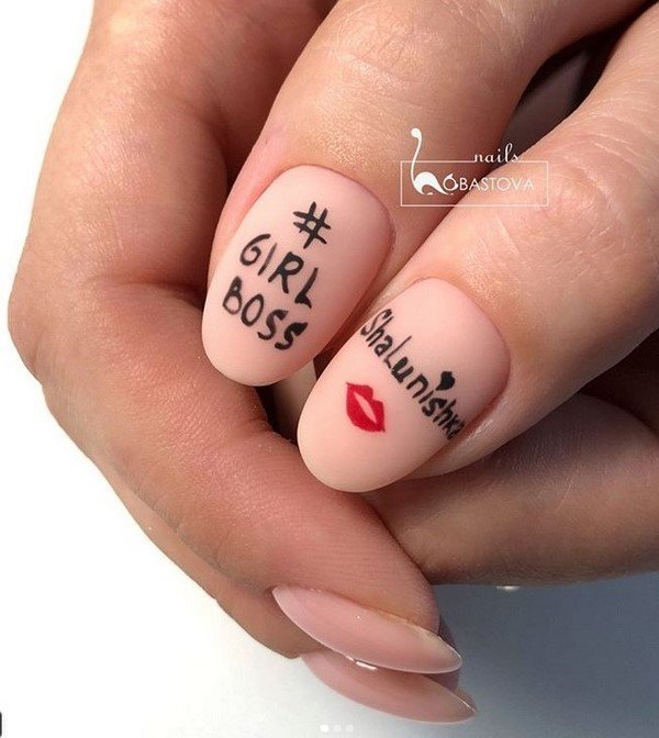 Модные ногти с надписями2026: топовые идеи