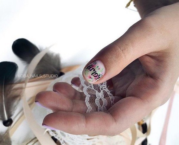 Модные ногти с надписями2026: топовые идеи