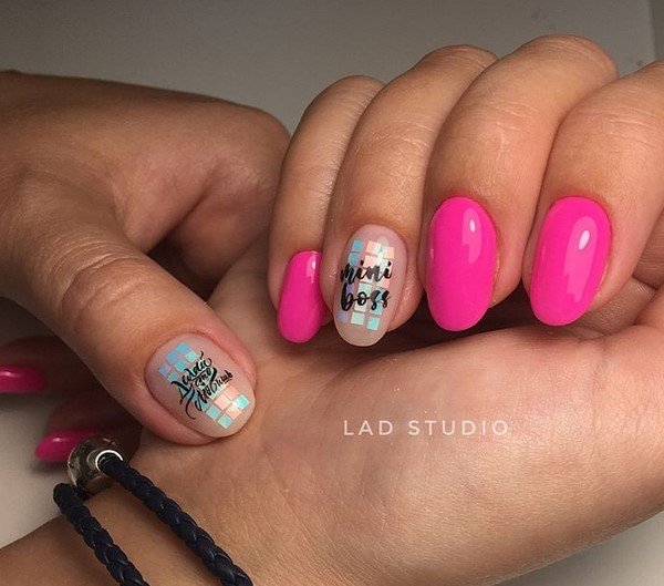 Модные ногти с надписями2026: топовые идеи