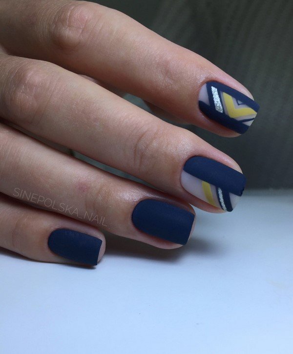 Супермодный темный маникюр 2026 – актуальные тренды на фото