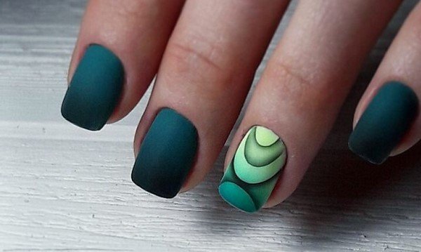 Супермодный темный маникюр 2026 – актуальные тренды на фото