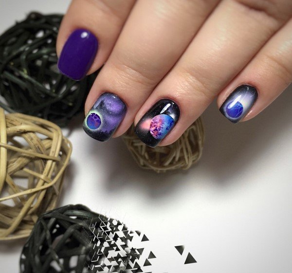 Супермодный темный маникюр 2026 – актуальные тренды на фото