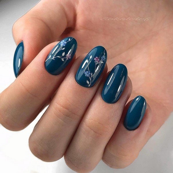 Супермодный темный маникюр 2026 – актуальные тренды на фото