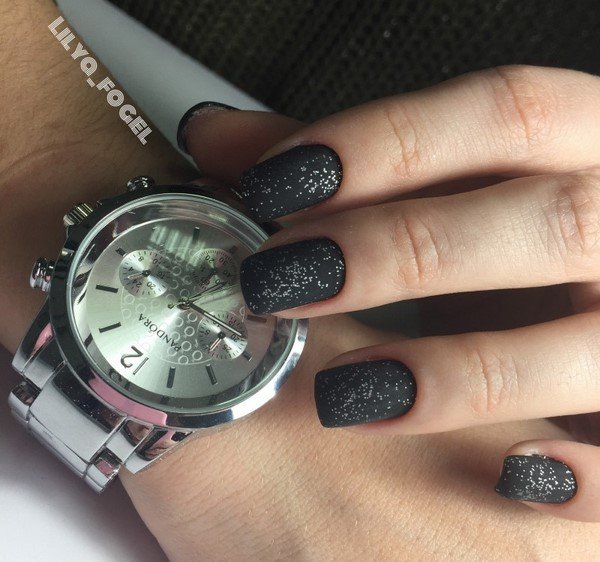 Супермодный темный маникюр 2026 – актуальные тренды на фото