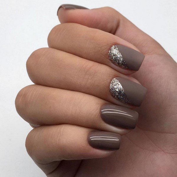 Супермодный темный маникюр 2026 – актуальные тренды на фото