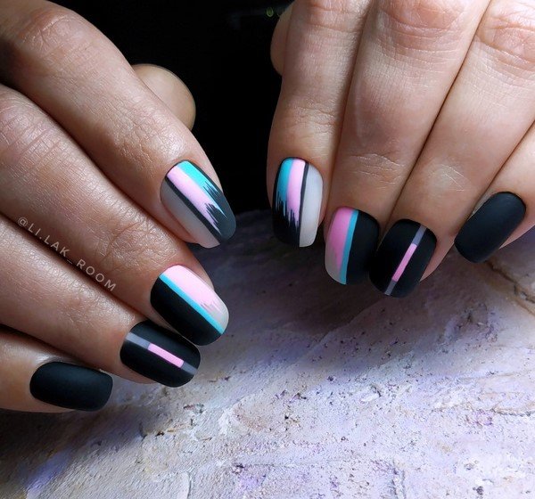 Супермодный темный маникюр 2026 – актуальные тренды на фото