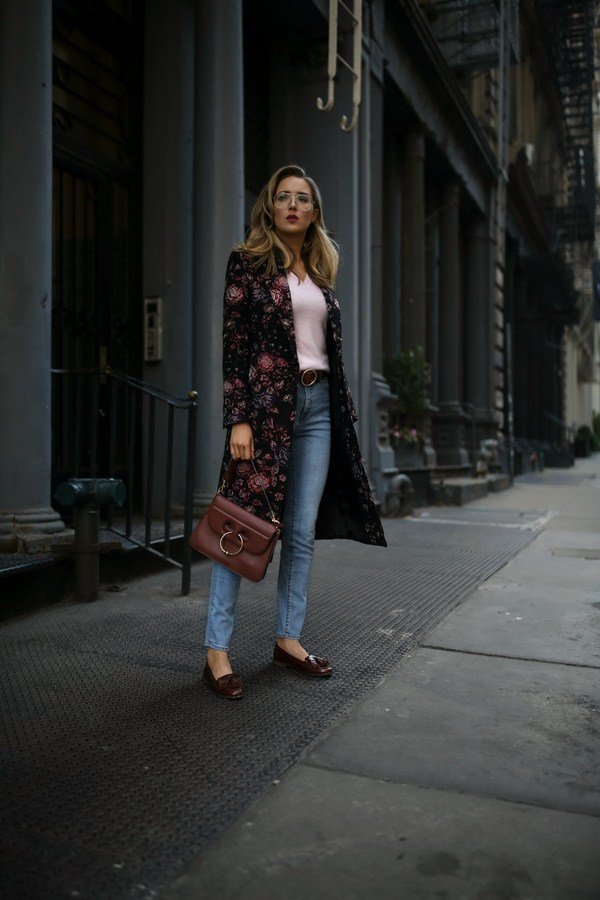 Модные новинки джинсов весна-лето 2026 – топовые луки на весну и лето