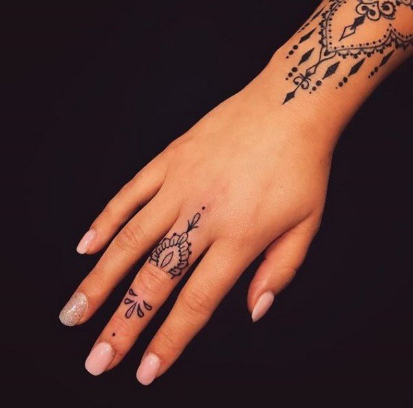 Креативные идеи тату 2026 для девушек – модные тренды на фото