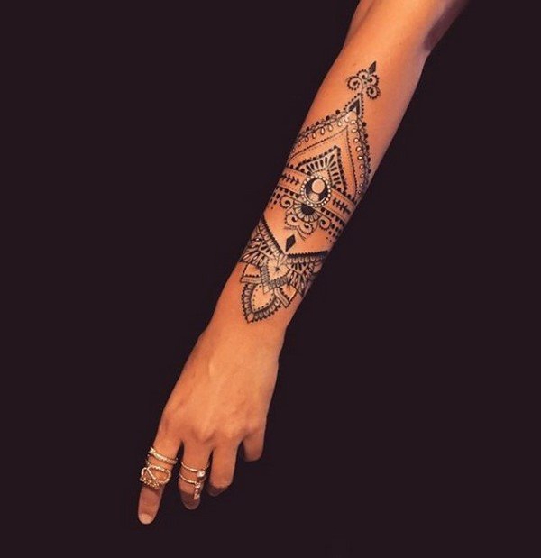 Креативные идеи тату 2026 для девушек – модные тренды на фото