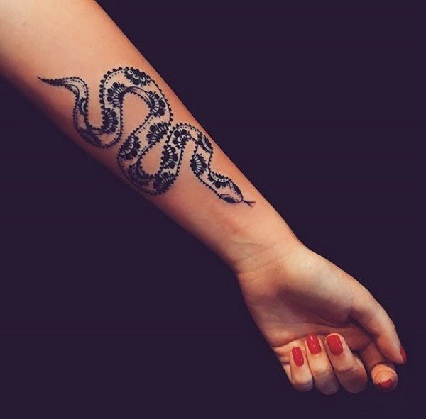 Креативные идеи тату 2026 для девушек – модные тренды на фото