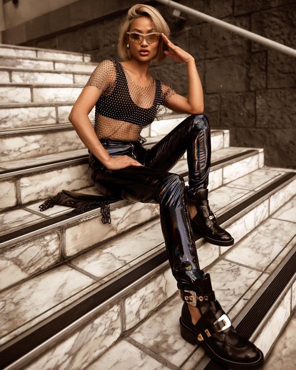 Total black look 2026 в разных стилях: лучшие образы в черном цвете