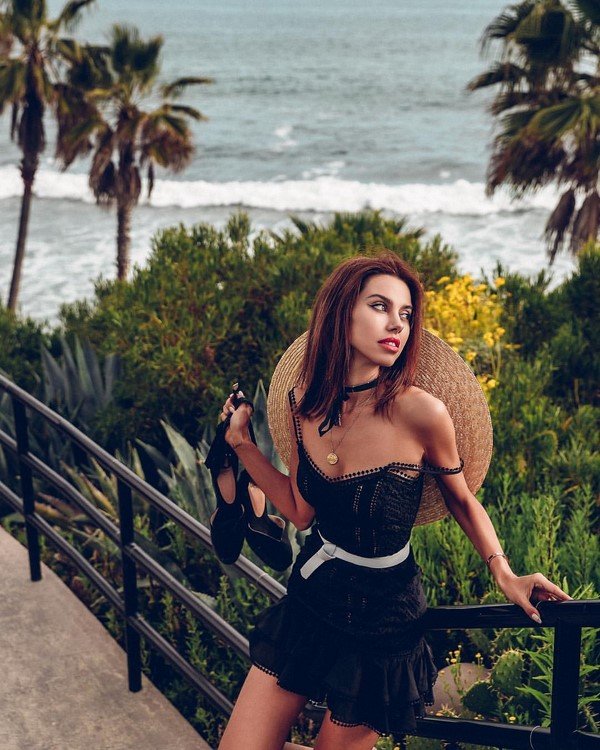 Total black look 2026 в разных стилях: лучшие образы в черном цвете