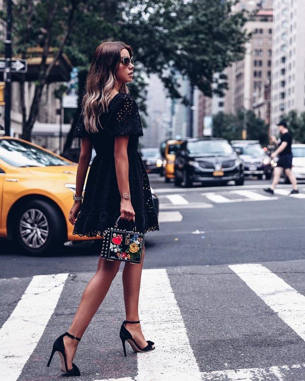 Total black look 2026 в разных стилях: лучшие образы в черном цвете