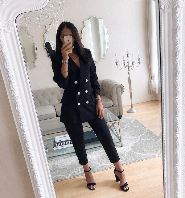 Total black look 2026 в разных стилях: лучшие образы в черном цвете