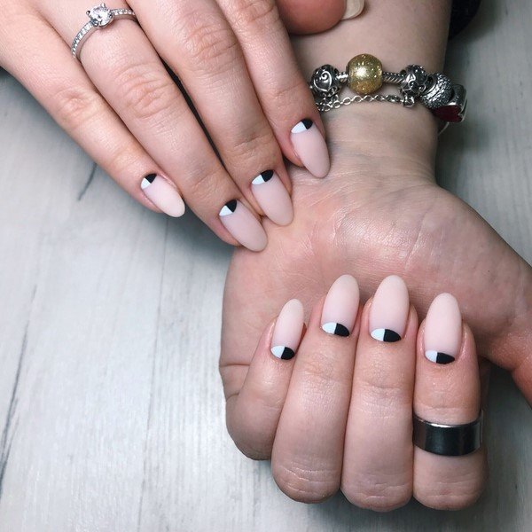 «50 оттенков бежевого…» — новые тренды бежевого маникюра 2026 на любой вкус