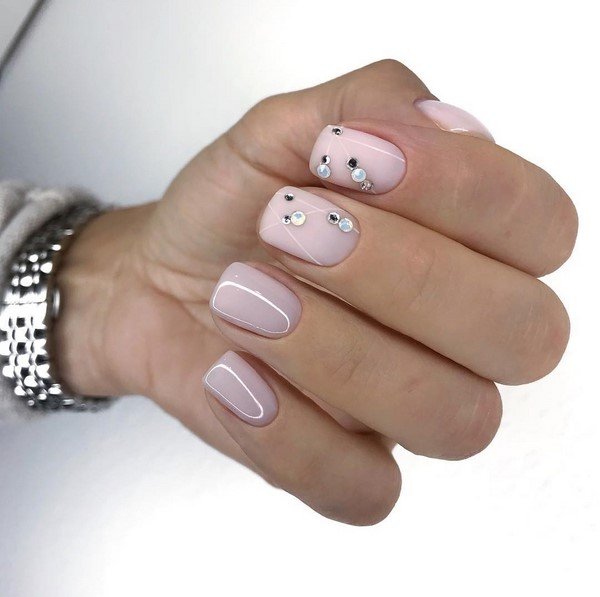 «50 оттенков бежевого…» — новые тренды бежевого маникюра 2026 на любой вкус