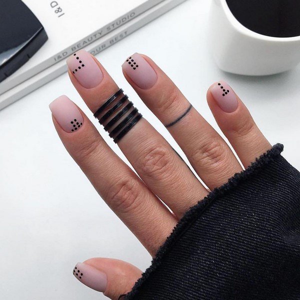 «50 оттенков бежевого…» — новые тренды бежевого маникюра 2026 на любой вкус