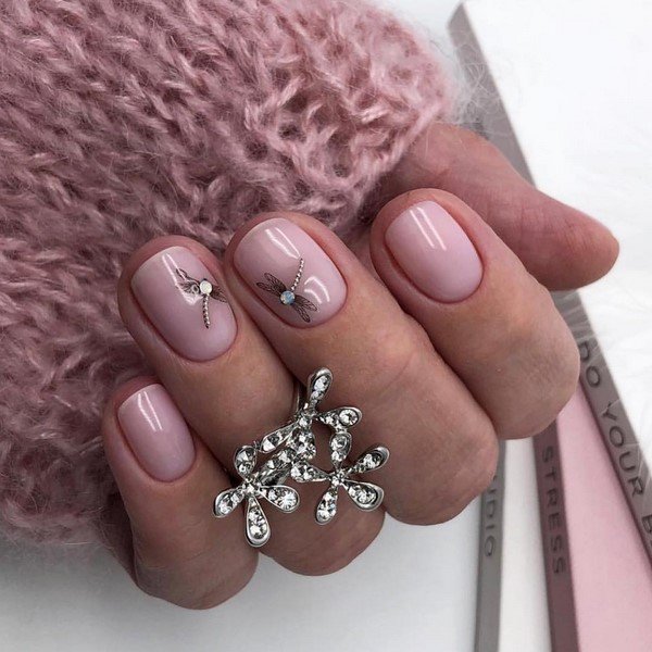 «50 оттенков бежевого…» — новые тренды бежевого маникюра 2026 на любой вкус