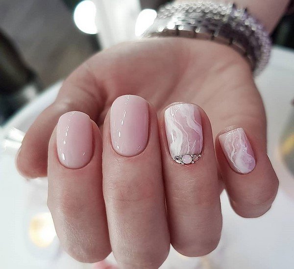 «50 оттенков бежевого…» — новые тренды бежевого маникюра 2026 на любой вкус