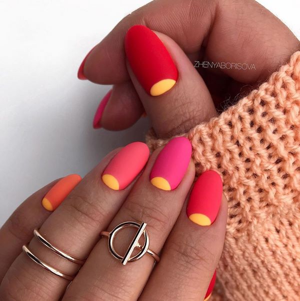 Пленительный лунный маникюр 2026: маникюр с лунками