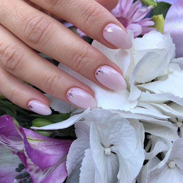 Пленительный лунный маникюр 2026: маникюр с лунками