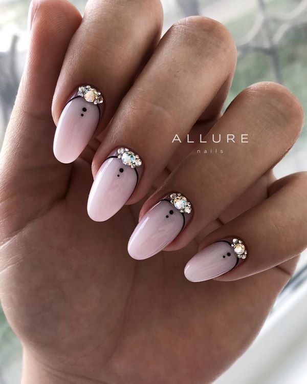 Пленительный лунный маникюр 2026: маникюр с лунками