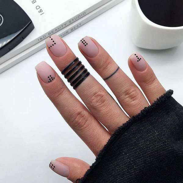 Модные идеи нейтрального маникюра 2026: последние новинки и топовые образы