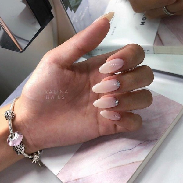 Модные идеи нейтрального маникюра 2026: последние новинки и топовые образы