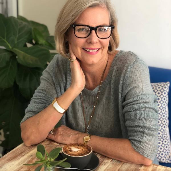 Элегантные стрижки 2026 для женщин 40, 50 и 60 лет: свежие образы с омолаживающими стрижками